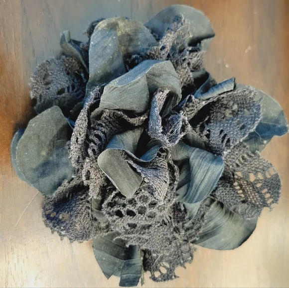 Black Rose Floral Fascinator - Picture 3 of 4